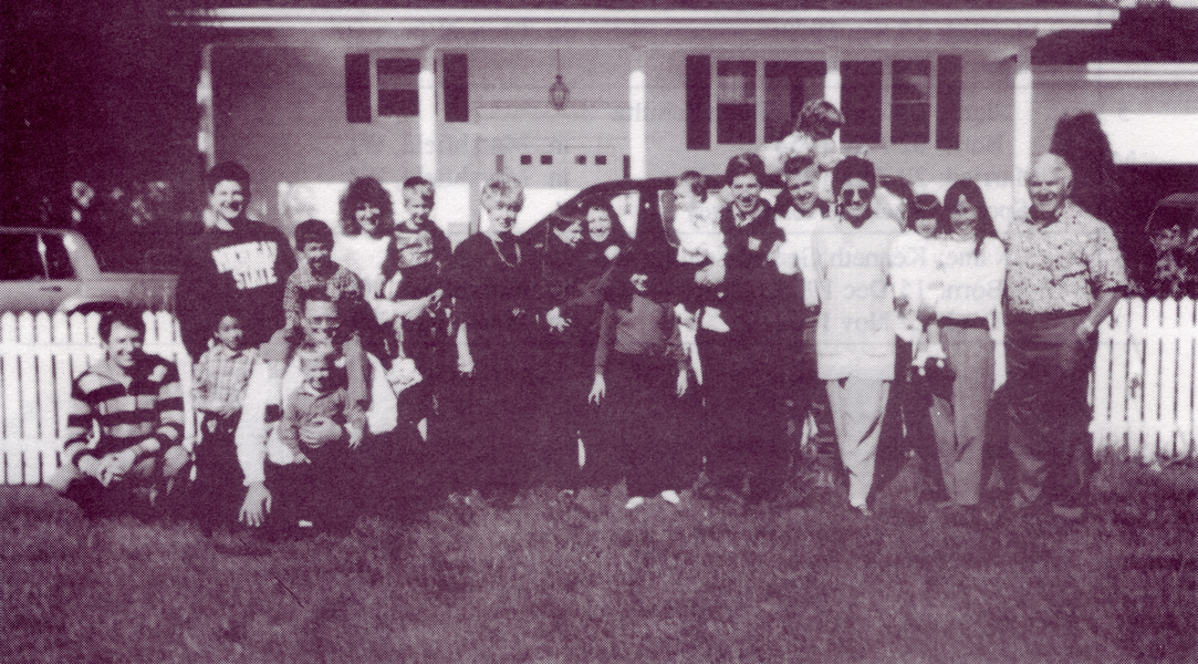 Kneeling: Bill, Alex, Tom & Nick Davis; Standing: Jim, Ben, Carol & Matt Davis, Libby, Pam holding Bradley, Becky, Andy holding Lauren, Jim Worden holding Emma, Katy, Beth holding Margo, and Louie